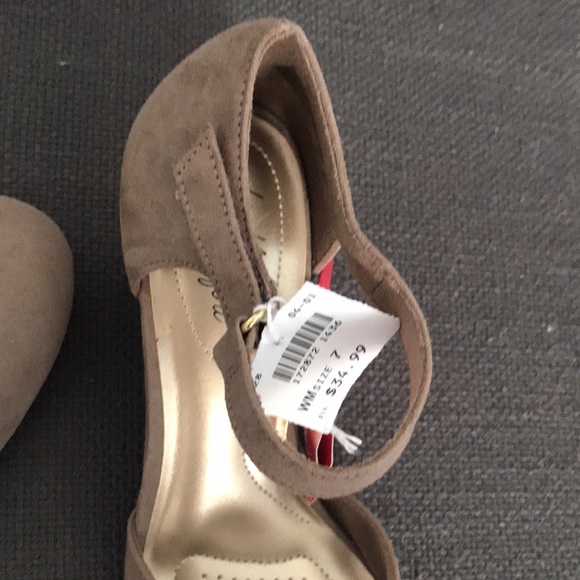 Beige Heels - Picture 2 of 8